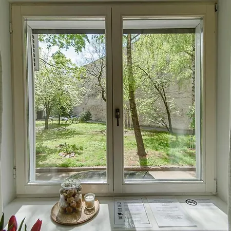 Апартаменты Cozy In The Heart Of Old Town Вильнюс